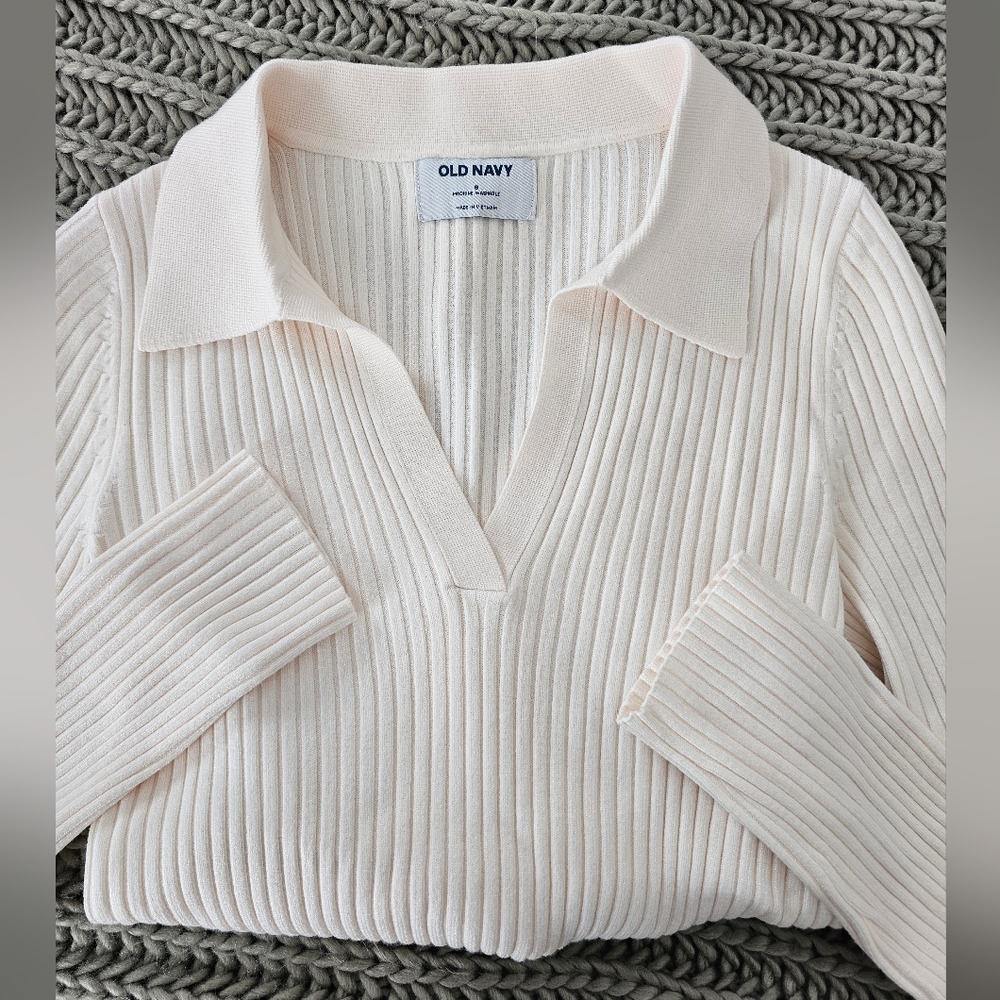 Old Navy Cream Long Sleeve Fitted V-neck Top